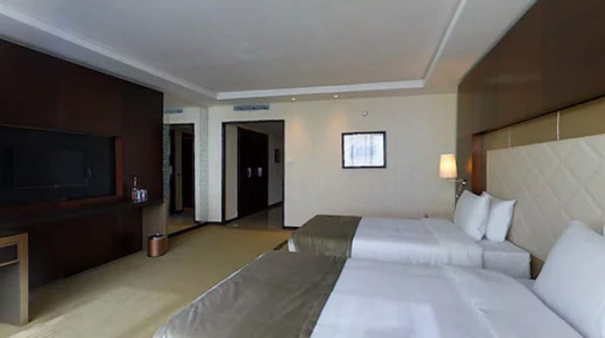 ホテル グランド モガドール シティ センター カサブランカ エクステリア 写真 A room at the hotel