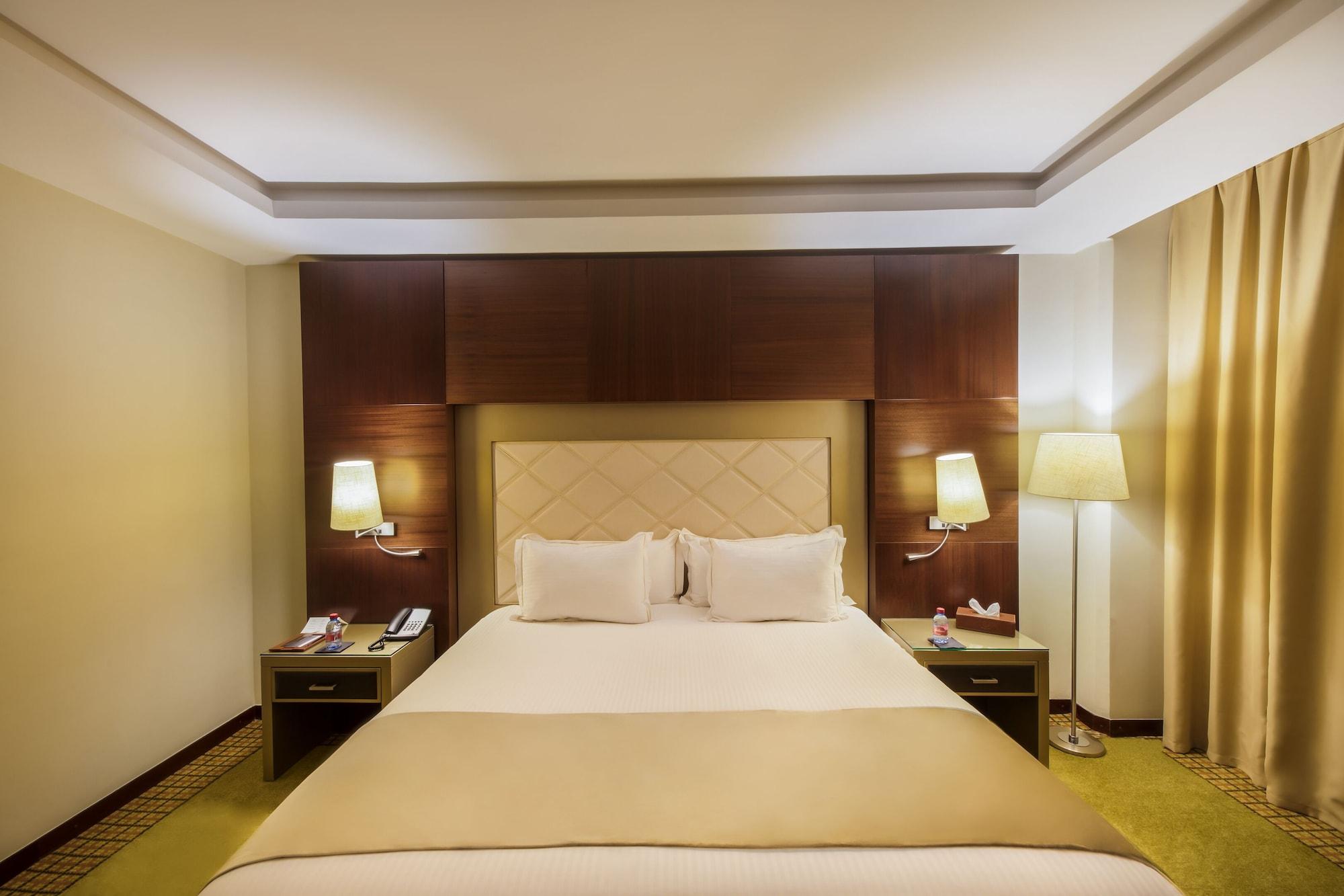 ホテル グランド モガドール シティ センター カサブランカ エクステリア 写真 A bedroom at the hotel