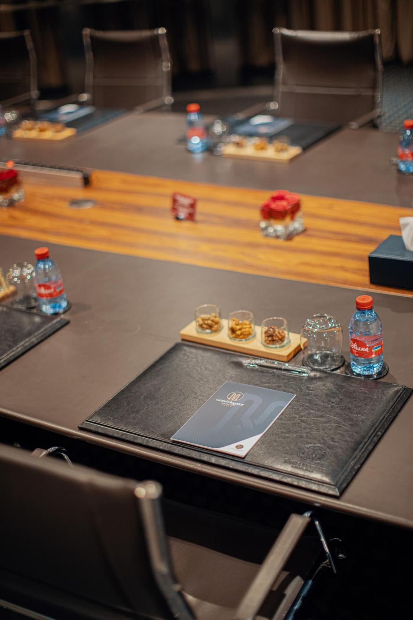 ホテル グランド モガドール シティ センター カサブランカ エクステリア 写真 A tasting tray