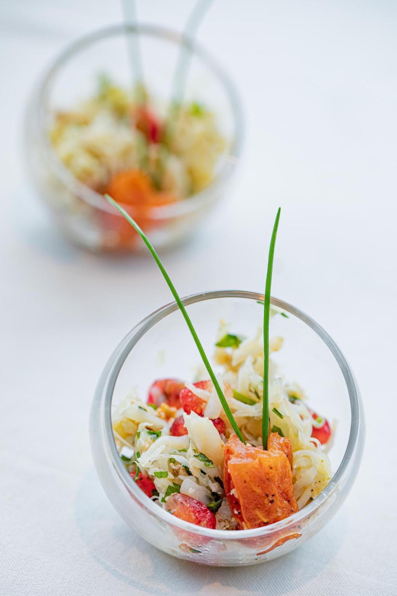 ホテル グランド モガドール シティ センター カサブランカ エクステリア 写真 A salad with chives