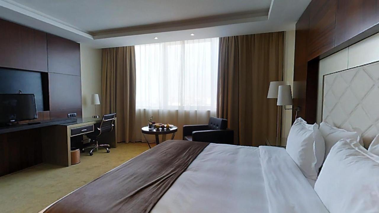 ホテル グランド モガドール シティ センター カサブランカ エクステリア 写真 A room at the Radisson Blu Hotel, Tbilisi
