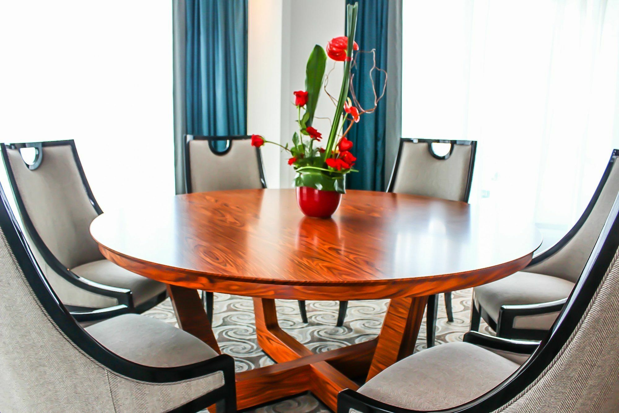 ホテル グランド モガドール シティ センター カサブランカ エクステリア 写真 A dining room table